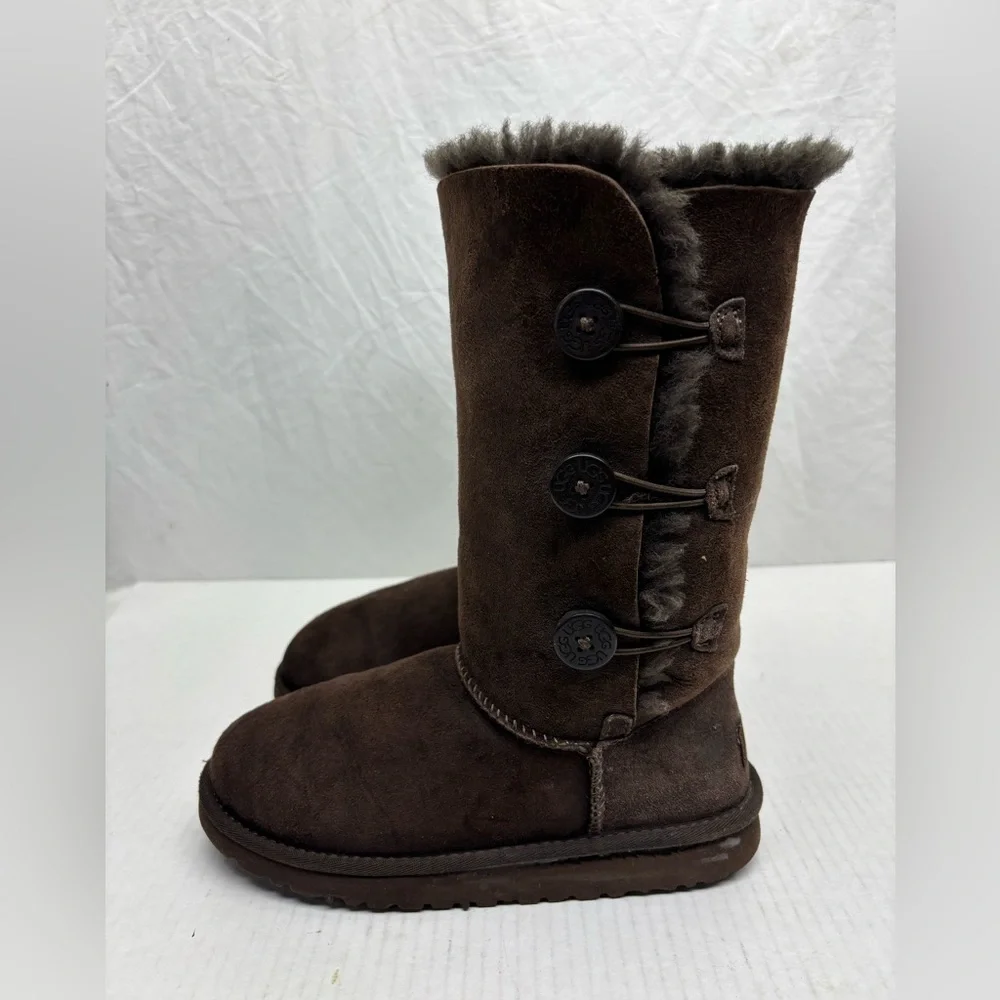 Ugg Bailey Button Boots, size 4 big girl, box 10